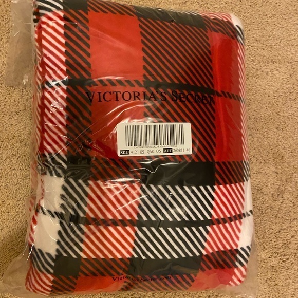 PINK Victoria's Secret Other - PINK by Victoria Secret Plaid Sherpa Blanket NWT